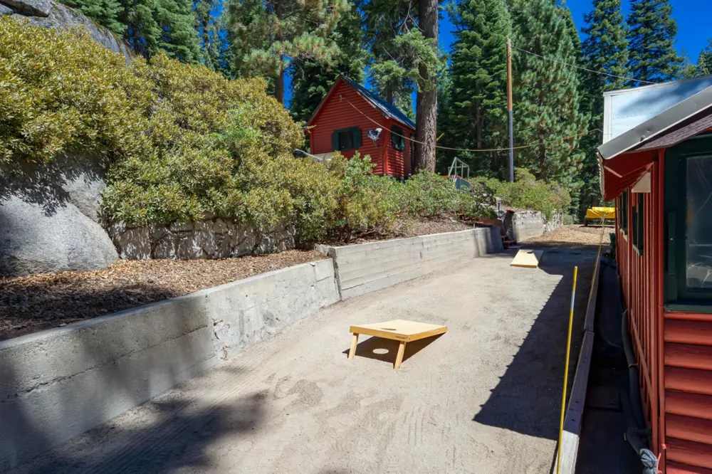 24 Bear Creek Lane Lakeshore, CA 93664