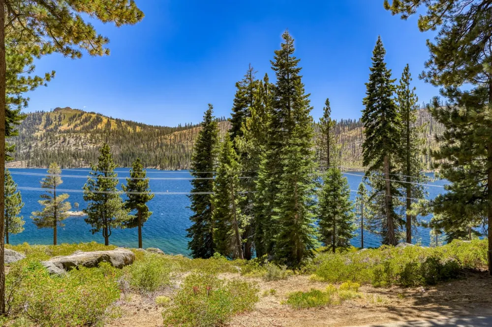 24 Bear Creek Lane Lakeshore, CA 93664