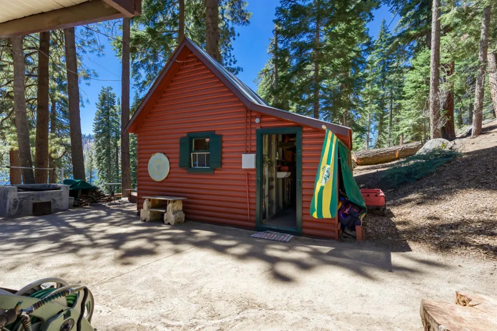 24 Bear Creek Lane Lakeshore, CA 93664