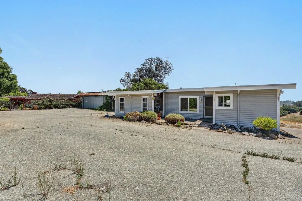 211 Smith Road Watsonville, CA 95076