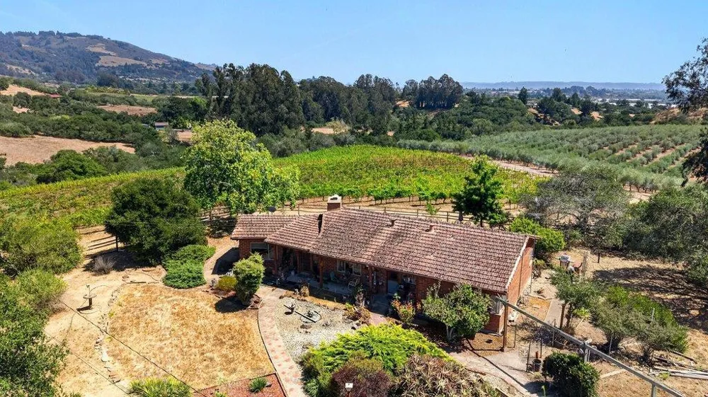 211 Smith Road Watsonville, CA 95076