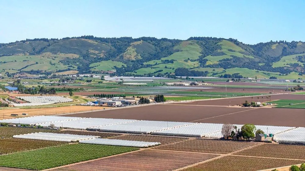 211 Smith Road Watsonville, CA 95076