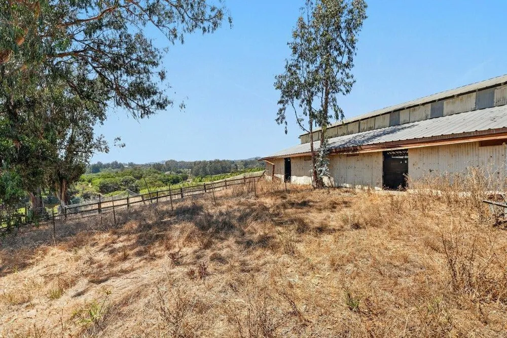211 Smith Road Watsonville, CA 95076