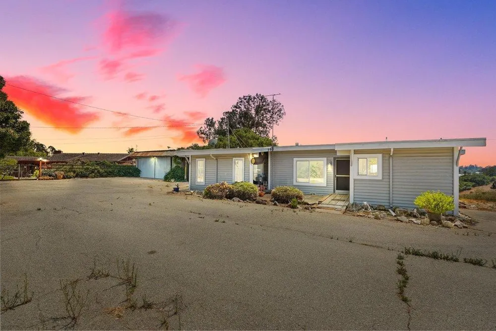 211 Smith Road Watsonville, CA 95076