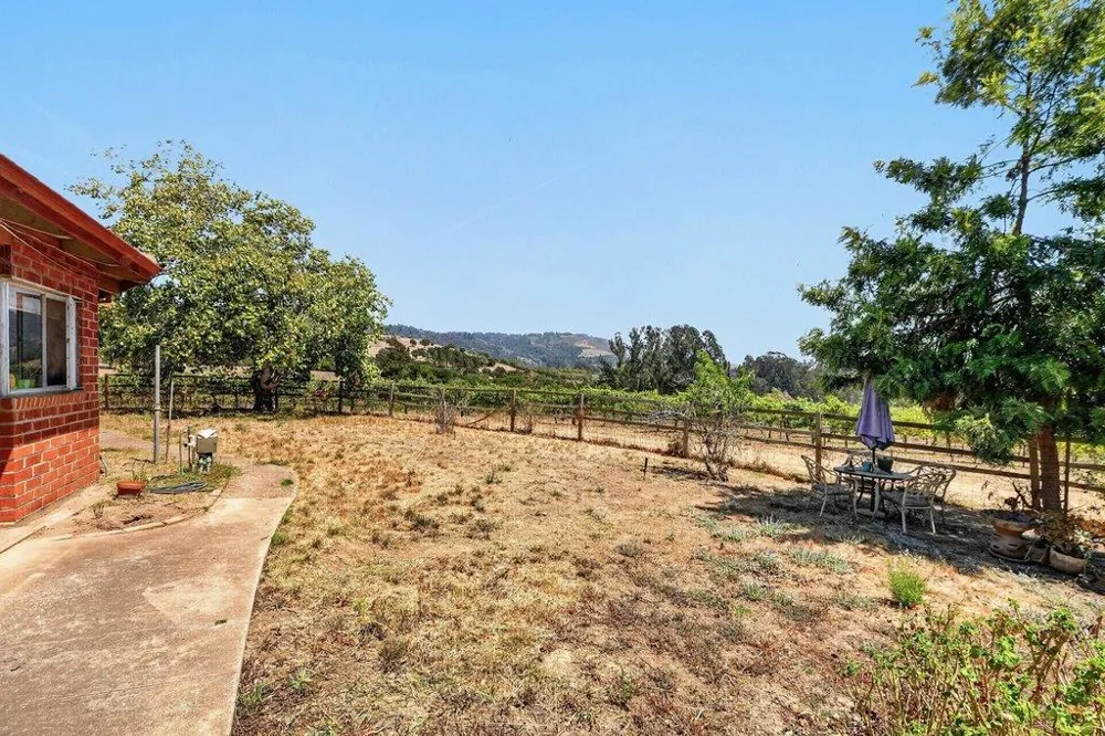 211 Smith Road Watsonville, CA 95076