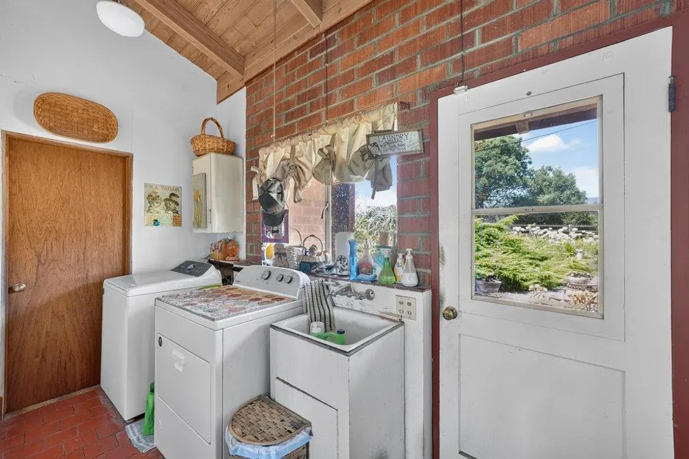 211 Smith Road Watsonville, CA 95076