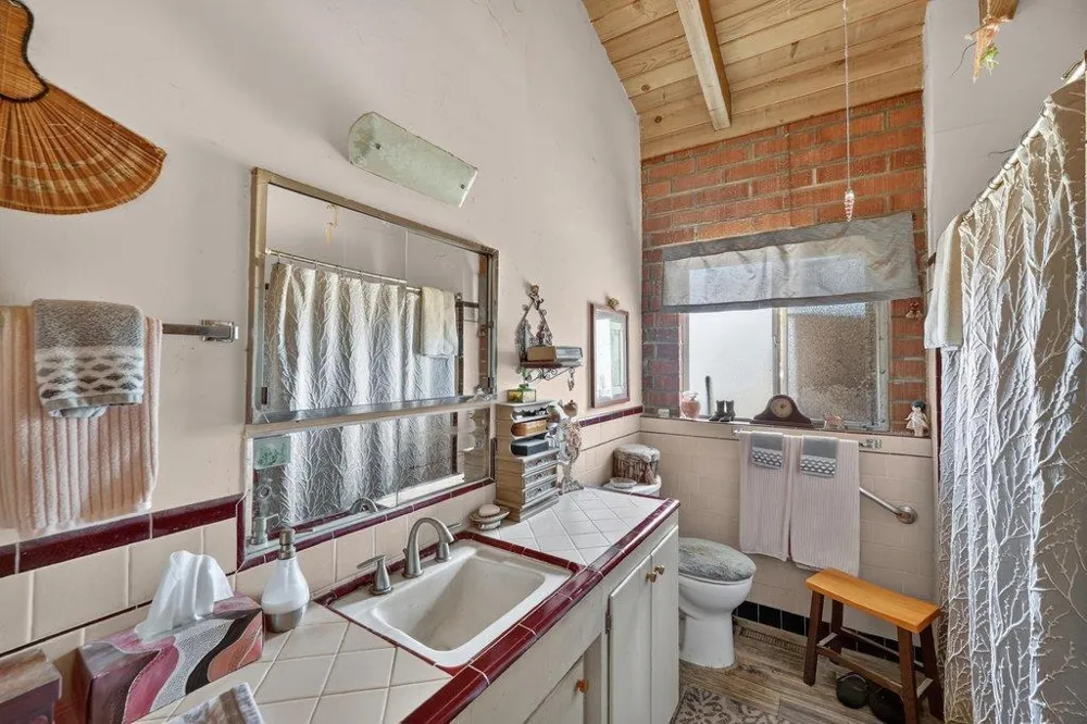 211 Smith Road Watsonville, CA 95076