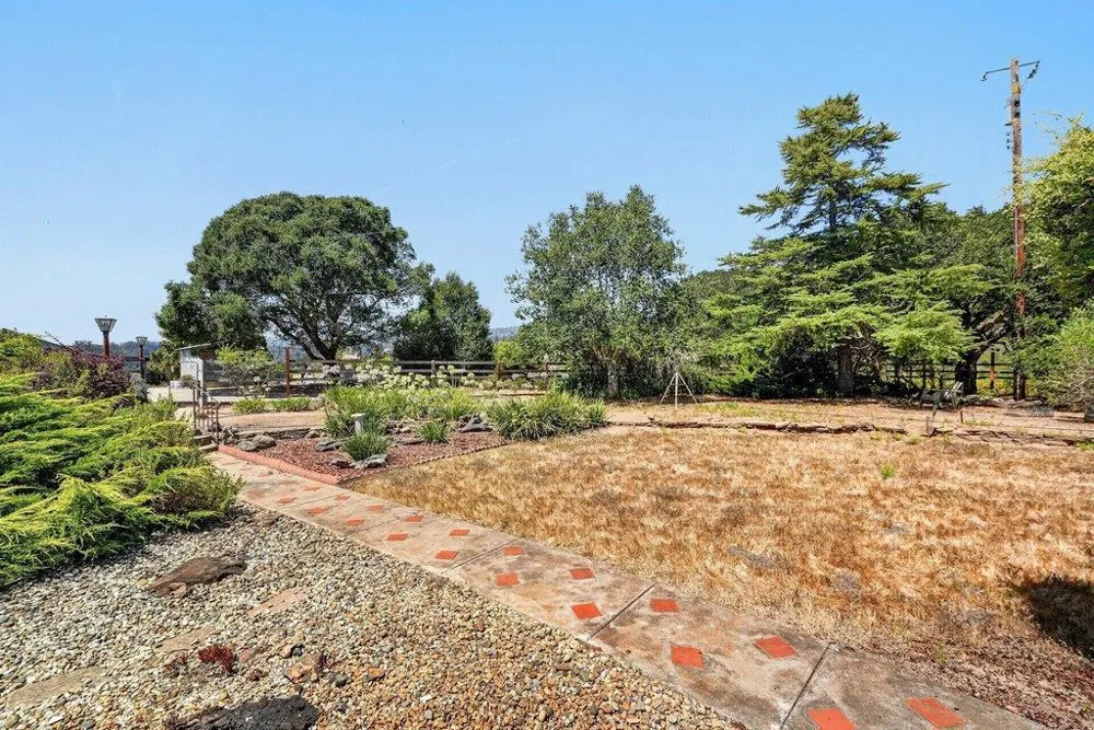 211 Smith Road Watsonville, CA 95076