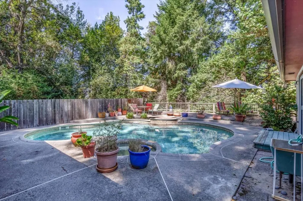 22425 Summit Road Los Gatos, CA 95033