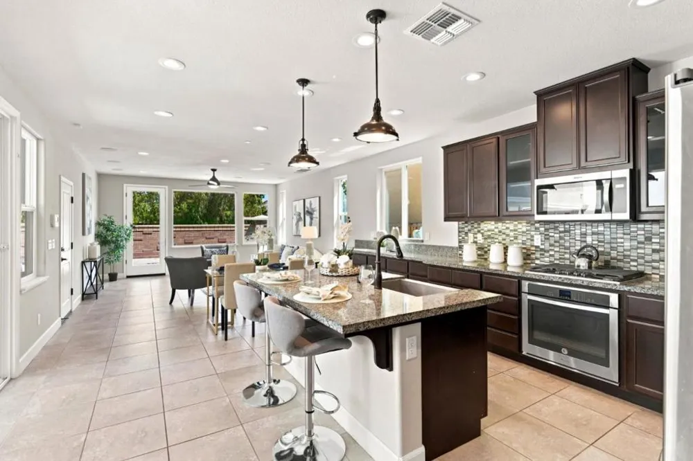 561 E Marcello Avenue Mountain House, CA 95391