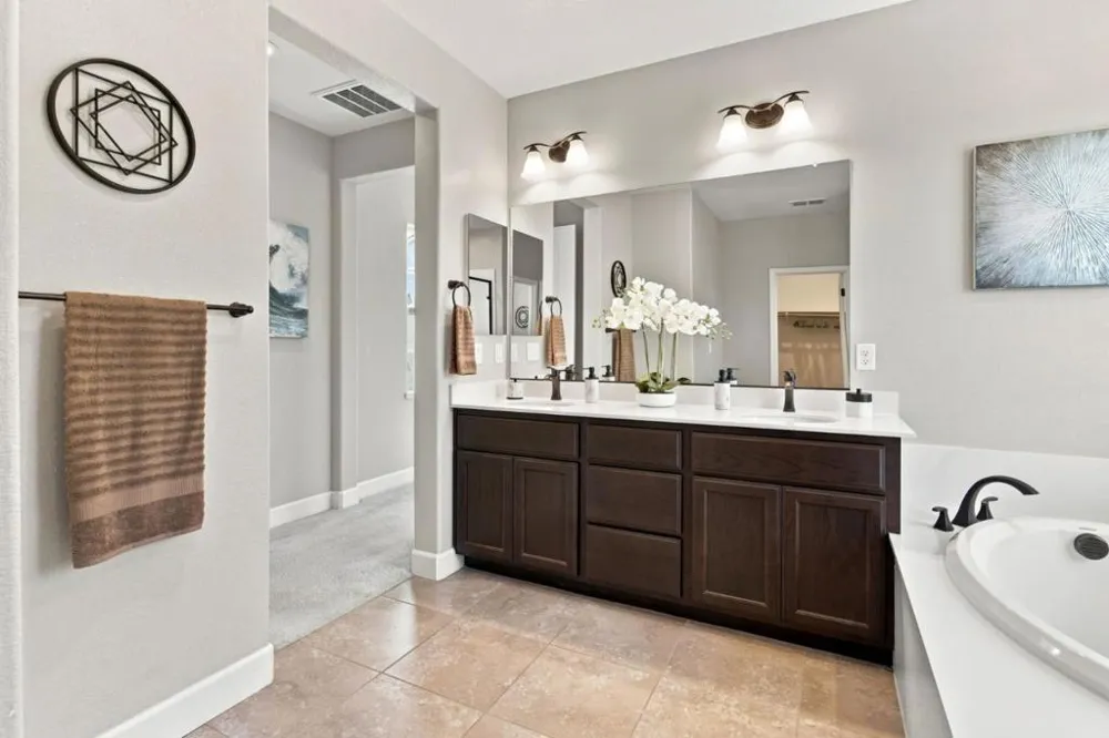 561 E Marcello Avenue Mountain House, CA 95391