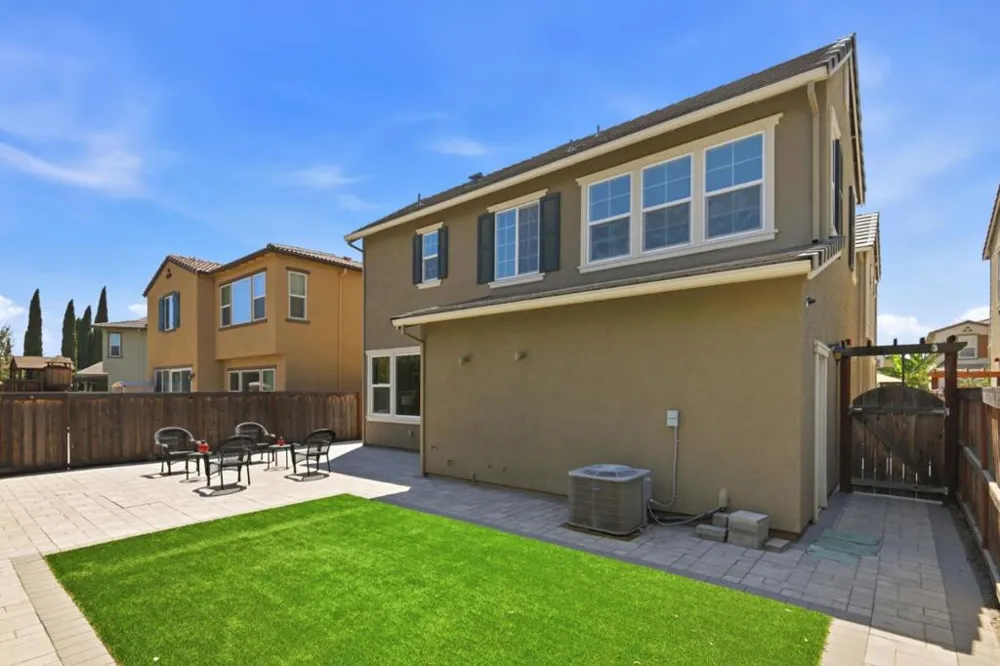 561 E Marcello Avenue Mountain House, CA 95391