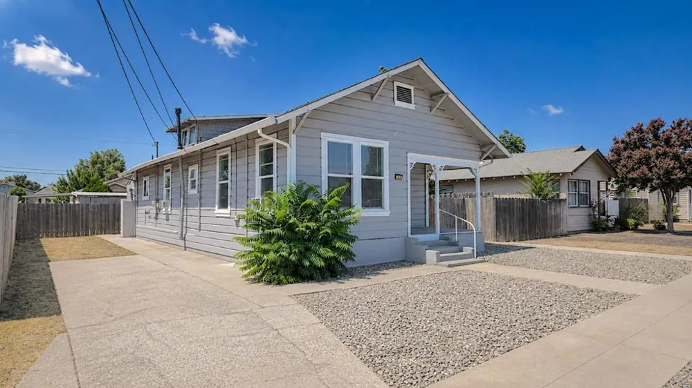 334 S 2nd Avenue Oakdale, CA 95361