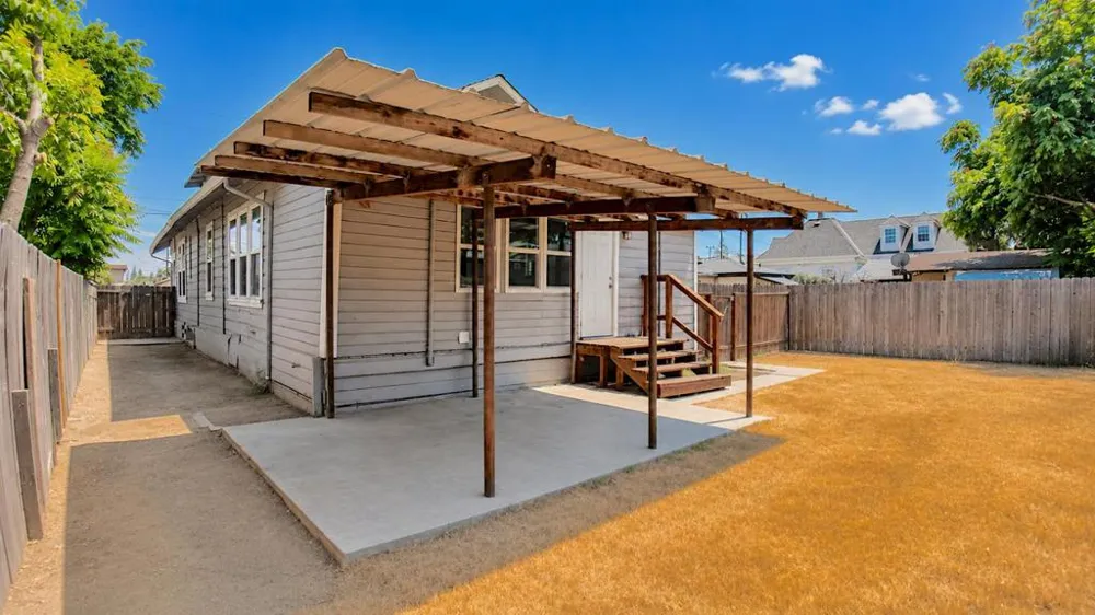 334 S 2nd Avenue Oakdale, CA 95361