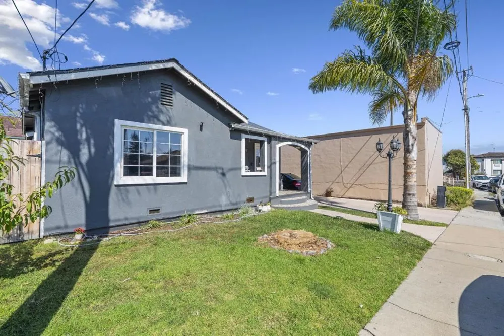 12 Eastern Drive Watsonville, CA 95076