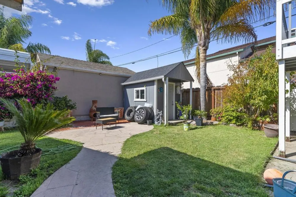 12 Eastern Drive Watsonville, CA 95076