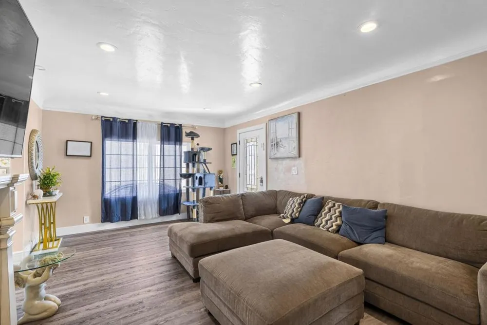 12 Eastern Drive Watsonville, CA 95076