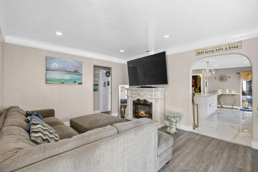 12 Eastern Drive Watsonville, CA 95076
