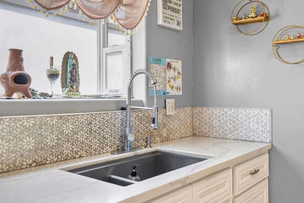 12 Eastern Drive Watsonville, CA 95076