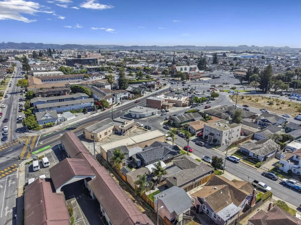 12 Eastern Drive Watsonville, CA 95076