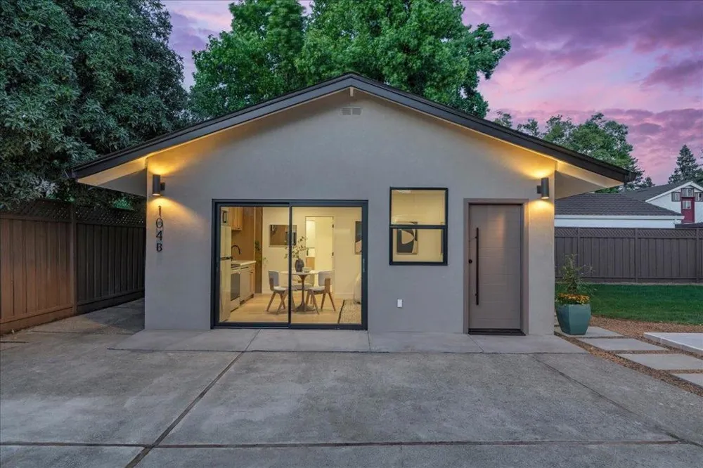 104 Hardy Avenue Campbell, CA 95008
