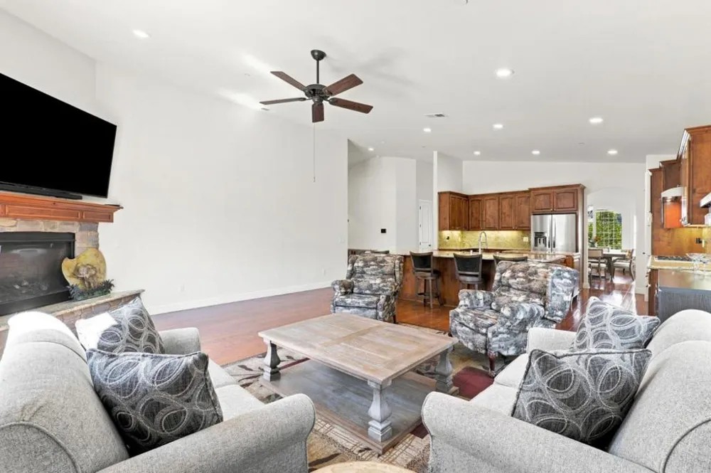 20 Tyler Court Hollister, CA 95023