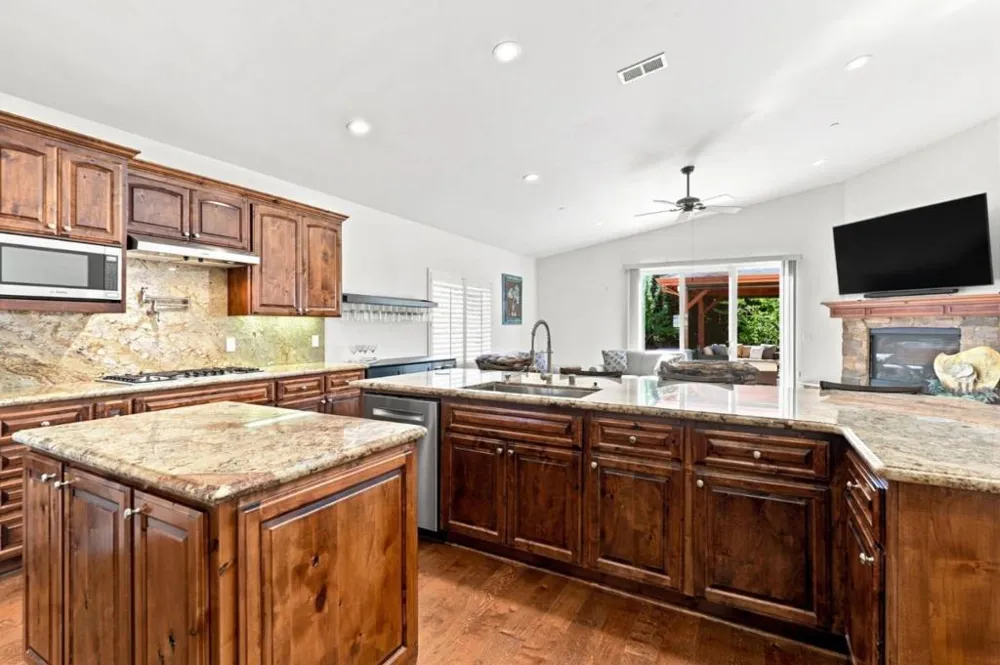 20 Tyler Court Hollister, CA 95023