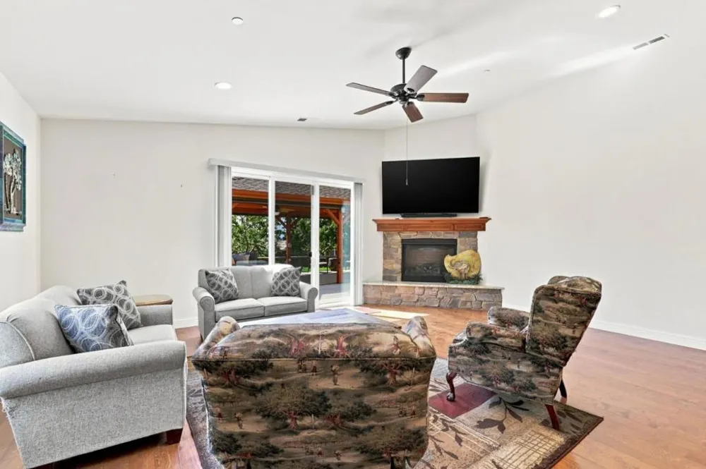 20 Tyler Court Hollister, CA 95023