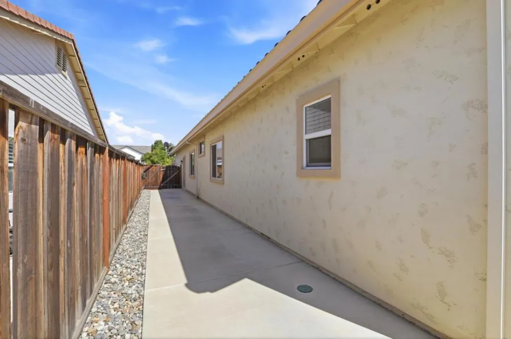 20 Tyler Court Hollister, CA 95023