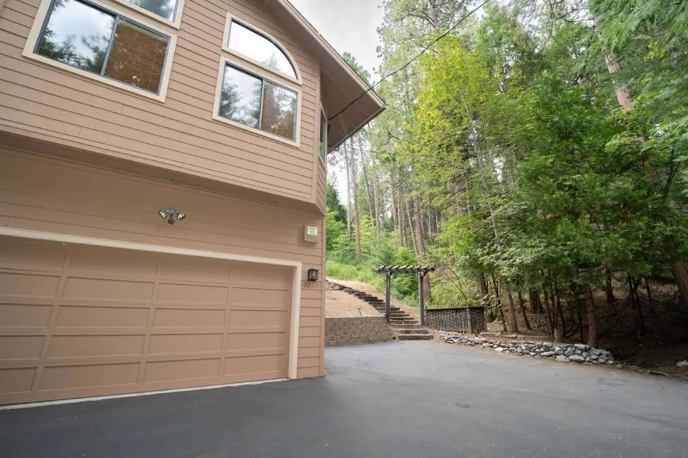 1265 Spring Valley Way Arnold, CA 95223