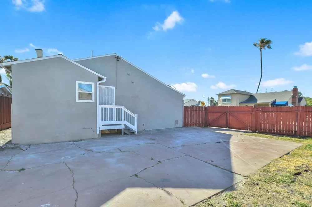 425 W 8th Street Pittsburg, CA 94565
