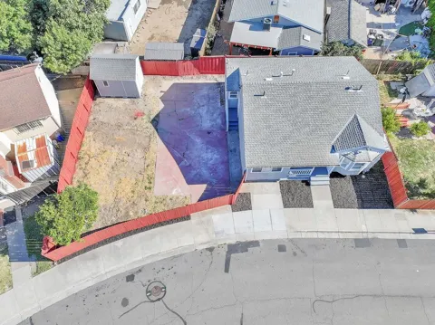 425 W 8th Street