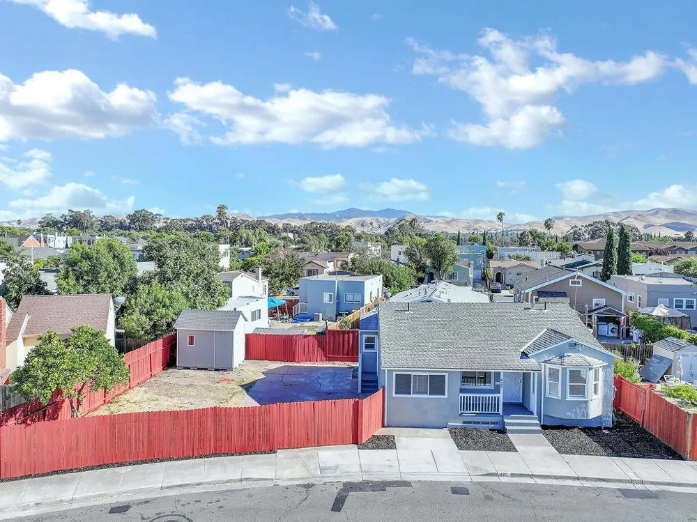 425 W 8th Street Pittsburg, CA 94565