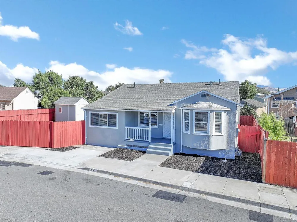 425 W 8th Street Pittsburg, CA 94565