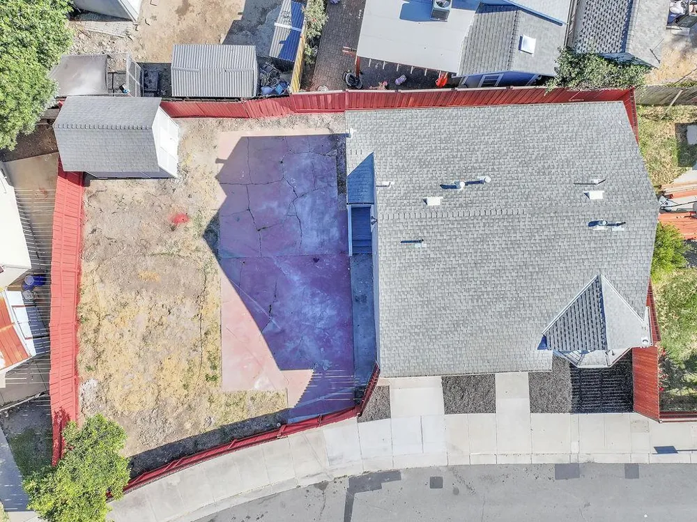 425 W 8th Street Pittsburg, CA 94565
