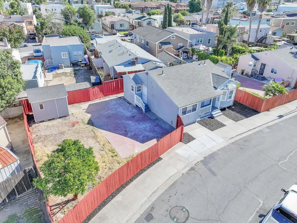 425 W 8th Street Pittsburg, CA 94565