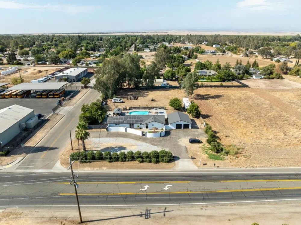 37521 Ave 12 Madera, CA 93636