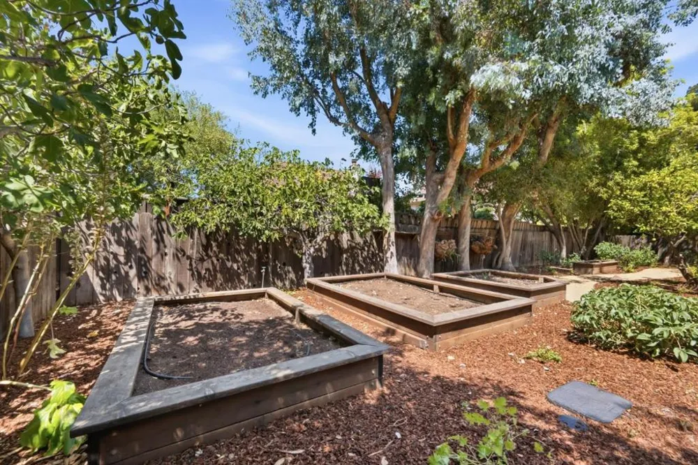1021 Alegre Avenue Los Altos, CA 94024