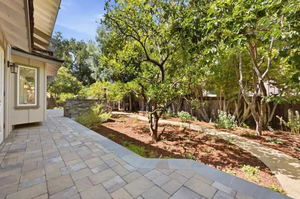 1021 Alegre Avenue Los Altos, CA 94024
