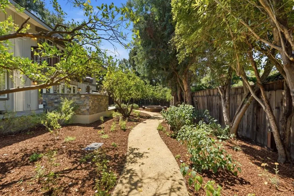 1021 Alegre Avenue Los Altos, CA 94024