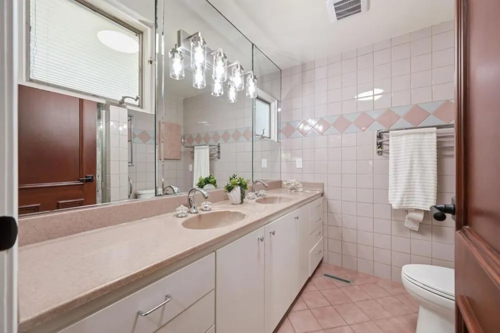 1021 Alegre Avenue Los Altos, CA 94024