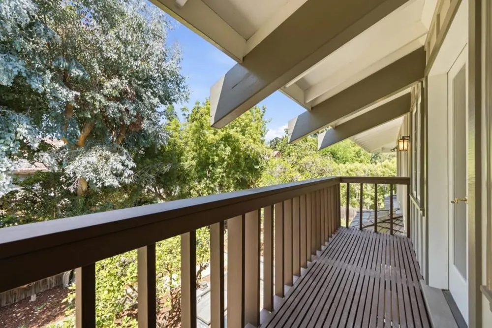 1021 Alegre Avenue Los Altos, CA 94024