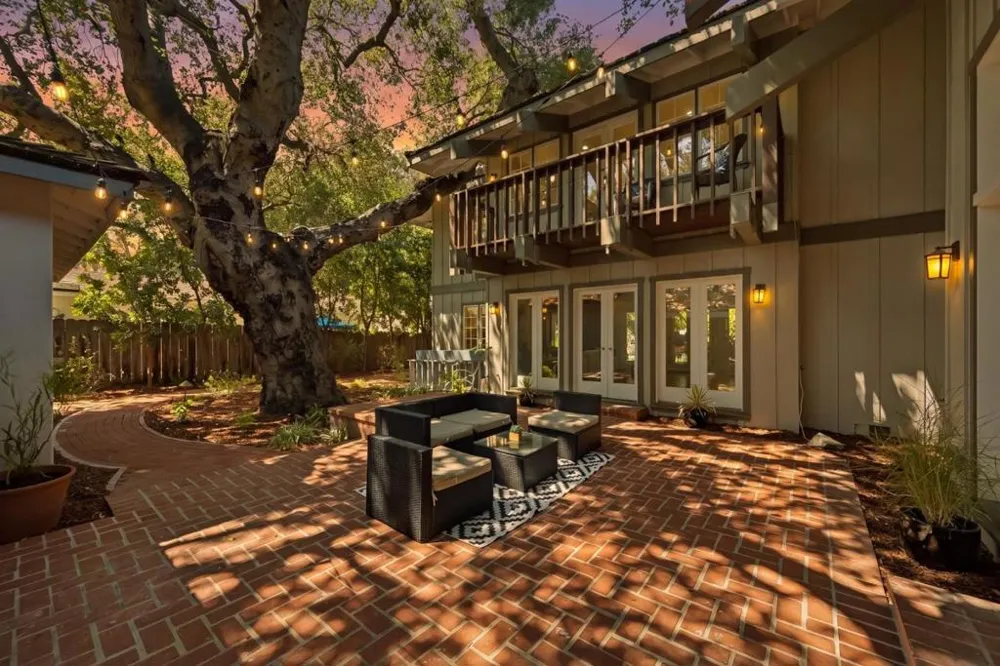 1021 Alegre Avenue Los Altos, CA 94024