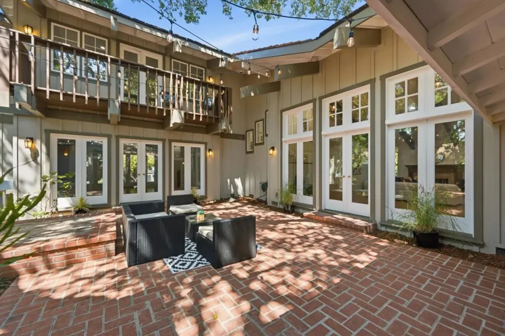 1021 Alegre Avenue Los Altos, CA 94024