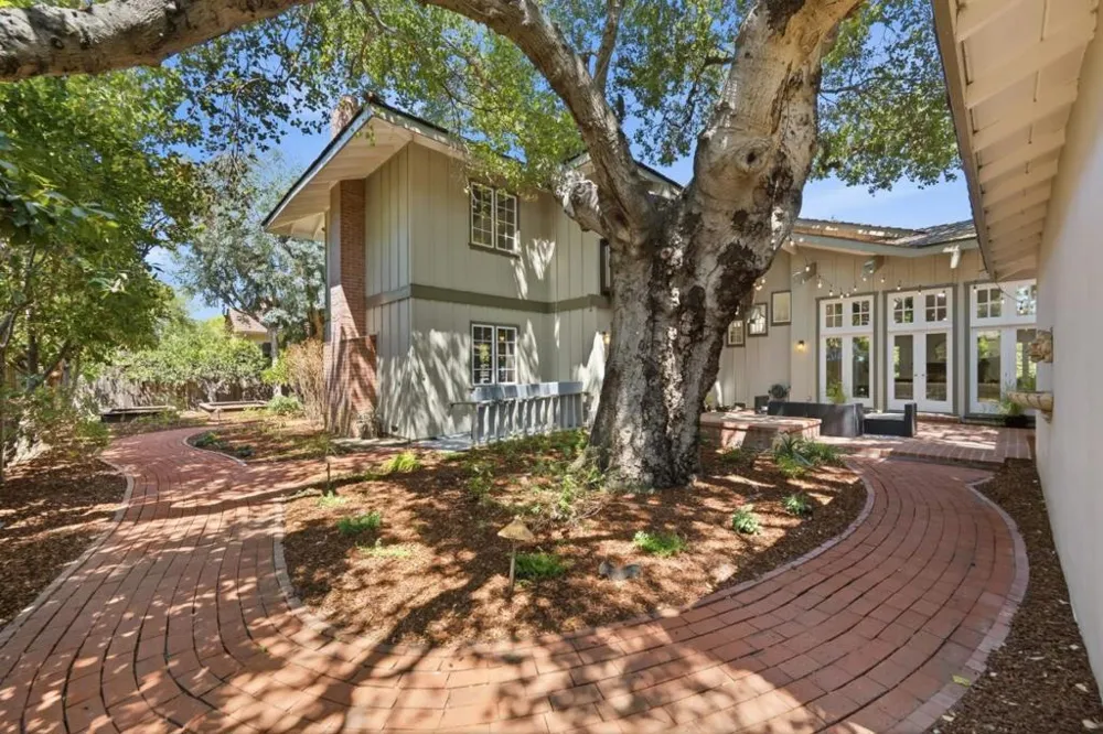 1021 Alegre Avenue Los Altos, CA 94024