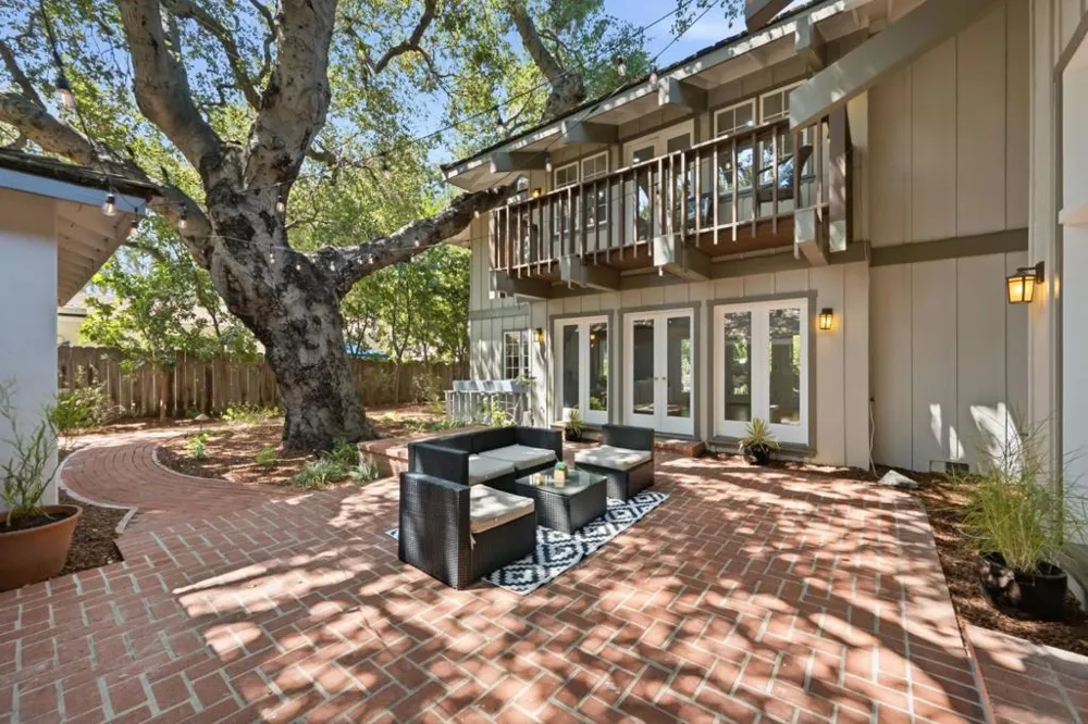 1021 Alegre Avenue Los Altos, CA 94024