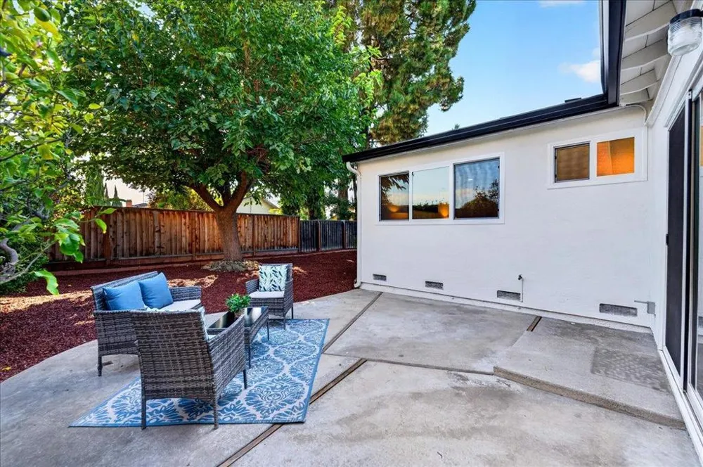 1055 Summerwood Court San Jose, CA 95132