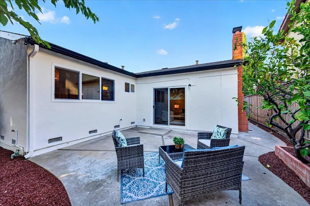 1055 Summerwood Court San Jose, CA 95132
