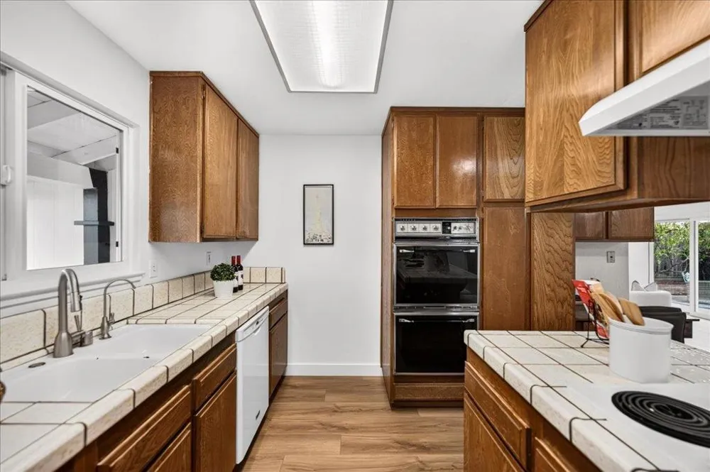 1055 Summerwood Court San Jose, CA 95132
