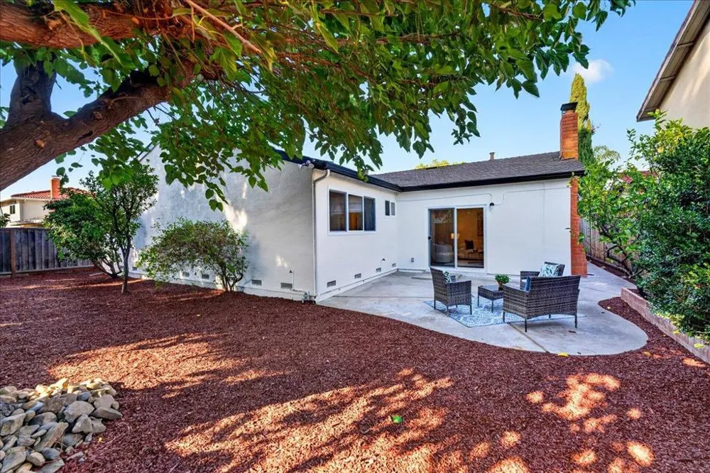 1055 Summerwood Court San Jose, CA 95132